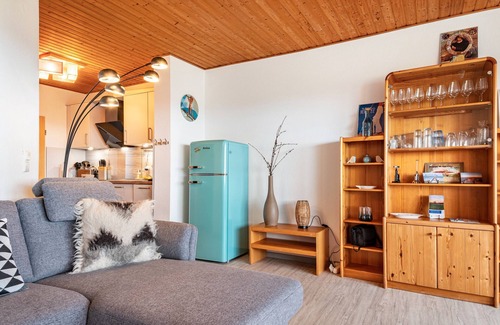 Schillig Apartment | Apartment 'Ferienwohnung 25 Strandkorb, 50 Qm' with Sea View, Balcony and Wi-Fi