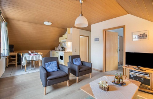 Murwik Apartment | Apartment 'Ferienwohnung Frischauf' with Private Terrace, Private Garden and Wi-Fi