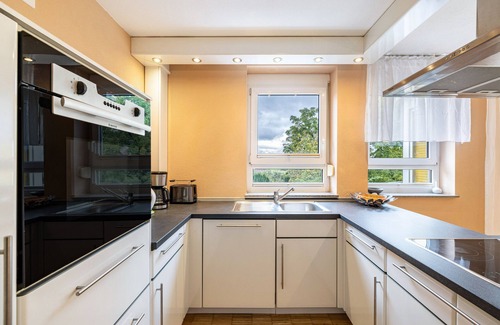Oschelbronn Apartment | Apartment 'Ferienwohnung Gäufelden 120 Qm' with Balcony and Wi-Fi