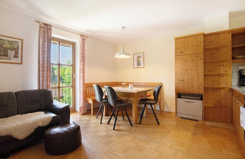 Eschlkam Apartment | Apartment 'Ferienwohnung 1' with Shared Garden and Wi-Fi