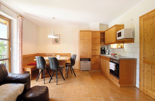 Eschlkam Apartment | Apartment 'Ferienwohnung 1' with Shared Garden and Wi-Fi