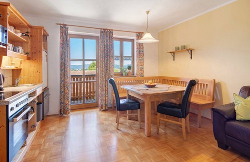 Eschlkam Apartment | Apartment 'Ferienwohnung 3' with Shared Garden, Balcony and Wi-Fi