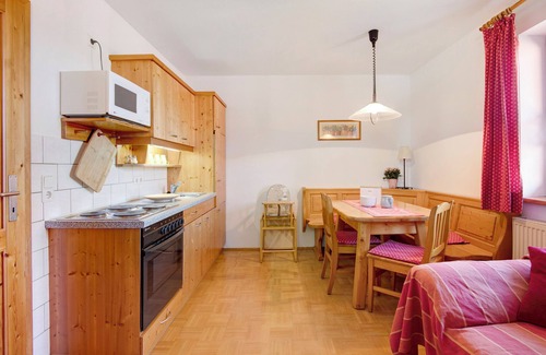 Eschlkam Apartment | Apartment 'Ferienwohnung 4' with Shared Garden, Balcony and Wi-Fi