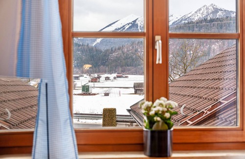 Farchant Apartment | Apartment 'Ferienwohnung Zugspitze' with Mountain View, Balcony and Wi-Fi