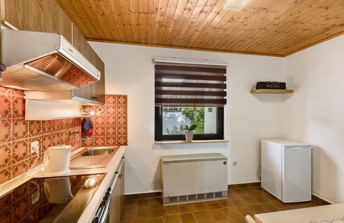 Schotten Apartment | Apartment 'Ferienwohnung Wallisch' with Private Terrace, Private Garden and Wi-Fi