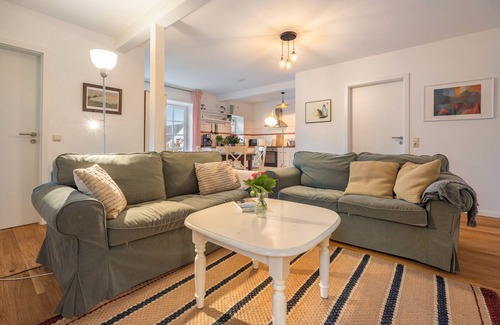 Neufeld Apartment | Apartment 'Ferienwohnung Hafen' with Private Garden and Wi-Fi