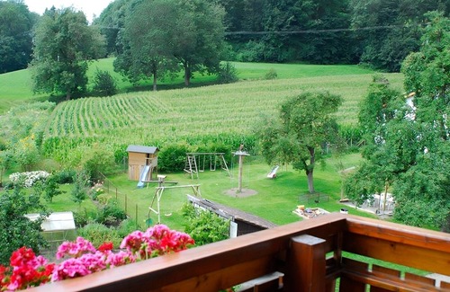 Hohenbodman Apartment | Apartment 'Ferienwohnung 3, 70 Qm' with Shared Garden, Balcony and Wi-Fi