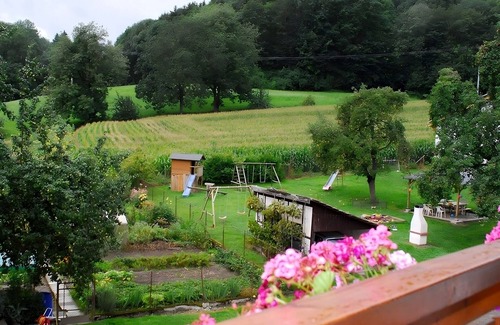 Hohenbodman Apartment | Apartment 'Ferienwohnung 1, 50 Qm' with Shared Garden, Balcony and Wi-Fi