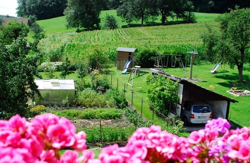 Hohenbodman Apartment | Apartment 'Ferienwohnung 1, 50 Qm' with Shared Garden, Balcony and Wi-Fi