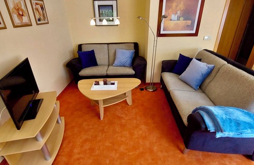 Pirna Apartment | Apartment 'Ferienwohnung Weisses Ross 2' with Shared Terrace and Wi-Fi