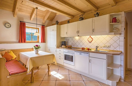 Schwarzenbach Apartment | Apartment 'Fichte' with Shared Garden, Balcony and Wi-Fi