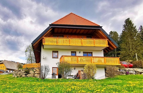 Schwarzenbach Apartment | Apartment 'Fichte' with Shared Garden, Balcony and Wi-Fi