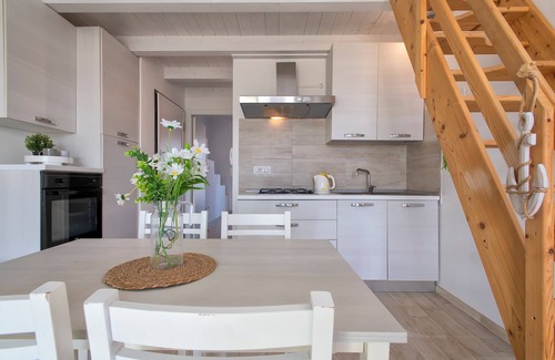 Trinita d'Agultu e Vignola Apartment | Apartment First of Loft with Wi-Fi, A/C & Balcony