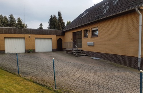Rohden Apartment | Apartment for 1 - 4 people in the beautiful Weserbergland with garage and WiFi