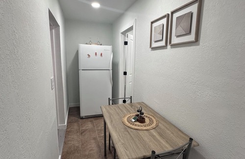 Terrace Park Apartment | Apartment for 2 people only 5 minutes from Bush Garden and USF, cozy.
