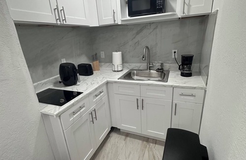 Terrace Park Apartment | Apartment for 2 people only 5 minutes from Bush Garden and USF, cozy.