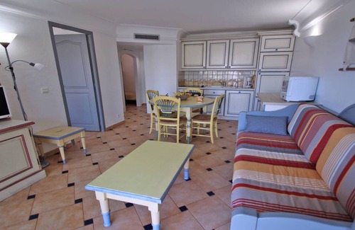 Sainte-Maxime City Centre Apartment | Apartment for 4/5 people – Air conditioning – Wifi – Pool residence – Sainte Maxime –.