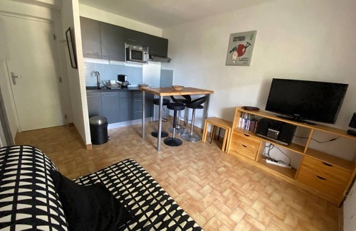 La Franqui Apartment | Apartment for 4 people, near beach, parking, terrace, shops nearby