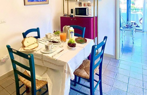 Lido Apartment | Apartment for 4 people facing the beach with terrace overlooking the sea
