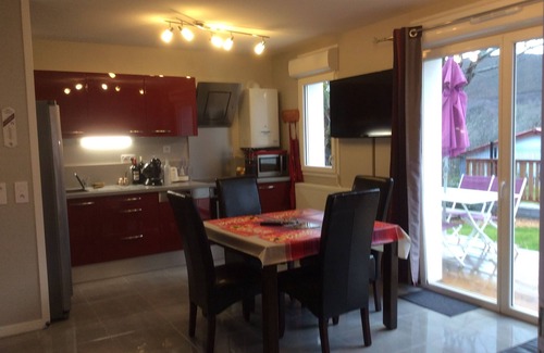 Ascain Apartment | Apartment for 4 people, WIFI, private garden, near ocean with mountain view