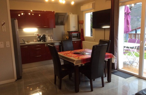 Ascain Apartment | Apartment for 4 people, WIFI, private garden, near ocean with mountain view
