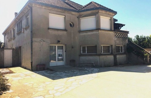 Valence Apartment | Apartment for 8 people, private parking. Ideal on the road to vacation.