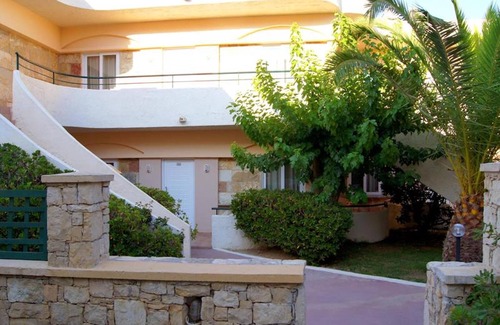 Adelianos Kampos Apartment | Apartment for five, swimming pool, near the beach