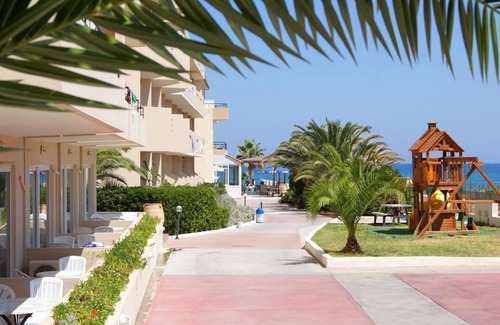 Adelianos Kampos Apartment | Apartment for five, swimming pool, near the beach