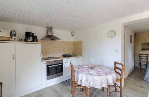 Cenac-et-Saint-Julien Apartment | Apartment 'Lalande' with Shared Pool, Shared Terrace and Wi-Fi