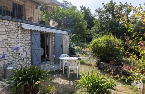 Cenac-et-Saint-Julien Apartment | Apartment 'Lalande' with Shared Pool, Shared Terrace and Wi-Fi