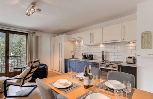 Chamonix City Centre Apartment | Apartment Cosmiques - Alpes Travel - Central Chamonix (sleeps 4)