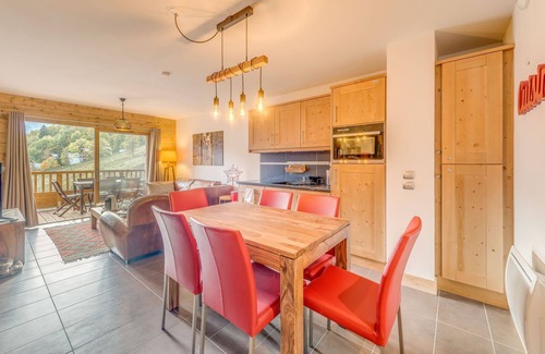 Champagny-en-Vanoise Apartment | Apartment "Balcon Etoilé" for 6 people - Ski in/Paradiski