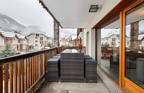 Monetier-les-Bains Apartment | Apartment with terrace near the slopes in Serre Chevalier