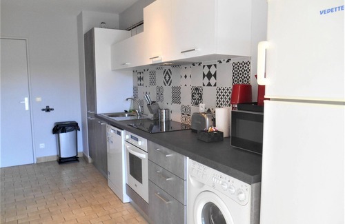 Mandelieu-La-Napoule Apartment | Apartment "Le Jean Bart" with pool and views of Cannes Marina