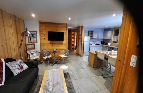 Pralognan-la-Vanoise Apartment | Apartment in chalet 4 pers. in the heart of the Vanoise National Park