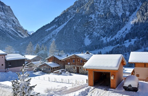 Pralognan-la-Vanoise Apartment | Apartment in Pralognan la vanoise, mountain view, slopes 200 m away