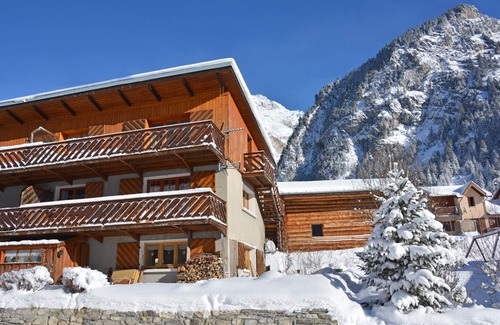 Pralognan-la-Vanoise Apartment | Apartment in Pralognan la vanoise, mountain view, slopes 200 m away
