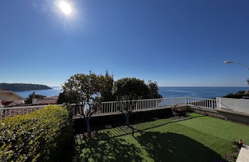 Roquebrune-Cap-Martin Apartment | Apartment with garden by the sea, 5 min walk to the beach, only 2km from Monaco