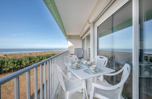 Saint-Brevin-les-Pins Apartment | Apartment facing the sea for 4 in Saint Brévin L’Océan