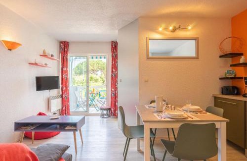 Saint-Georges-de-Didonne Apartment | Apartment Bleu Marine by Interhome