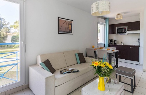 Saint-Palais-sur-Mer Apartment | Apartment in France near the Coastline