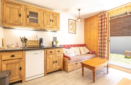 Saint-Sorlin-d'Arves Apartment | Apartment in Saint-Sorlin near Ski Resort