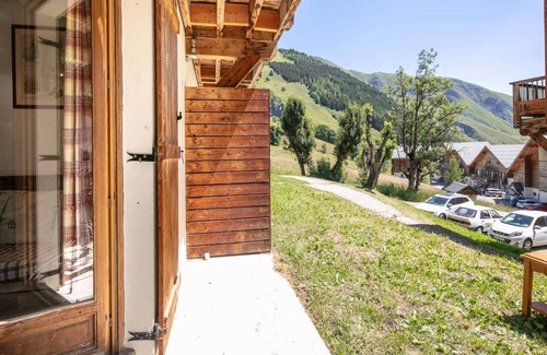 Saint-Sorlin-d'Arves Apartment | Apartment in Saint-Sorlin near Ski Resort