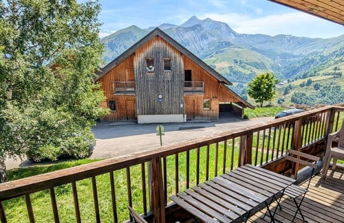 Saint-Jean-d'Arves Apartment | Apartment in chalet close to ski slopes and school