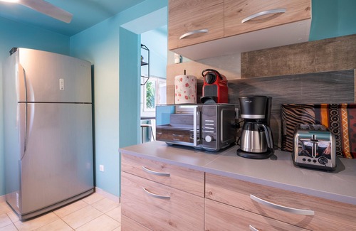 Six-Fours-les-Plages House | Apartment 'Autour D'un Patio, Proche Mer' with Private Terrace, Wi-Fi and Air Conditioning