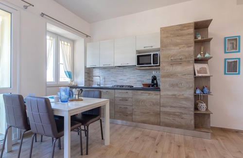 Pivarada Apartment | Apartment 'Fronte Porto' with Sea View, Wi-Fi and Air Conditioning