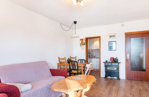 Oberkreuzberg Apartment | Apartment 'Fuchsenstein-Foxy' with Mountain View, Shared Garden and Balcony