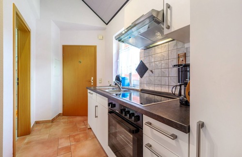Maring-Noviand Apartment | Apartment 'Gästehaus Mühlenhof - Donfelder' with Private Terrace, Private Garden and Wi-Fi