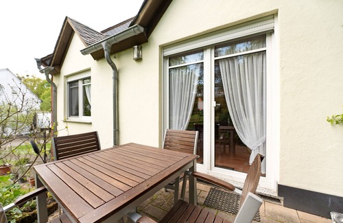 Maring-Noviand Apartment | Apartment 'Gästehaus Mühlenhof - Donfelder' with Private Terrace, Private Garden and Wi-Fi
