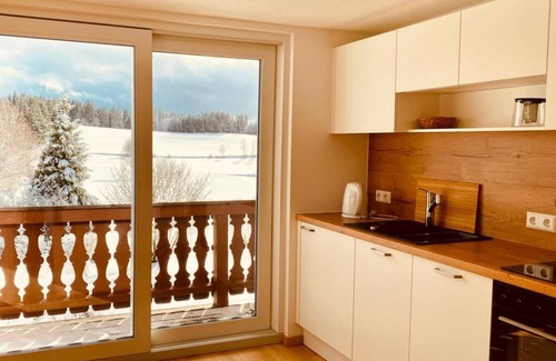 Saig Apartment | Apartment 'Gästehaus Steiert Fewo Kuhbergblick' with Mountain View, Shared Garden and Wi-Fi
